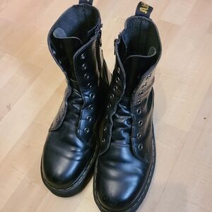 Jadon Dr. Martens
